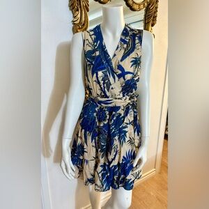 Banana Republic Stampa
Blue and Cream Floral Print
Wrap Mini Dress Size SP